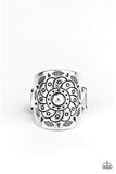 Paparazzi " Dig It " Silver Metal Floral Flower Elastic Back Ring
